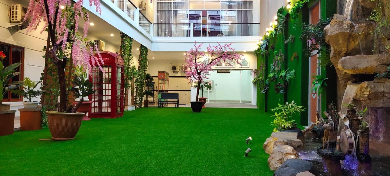 D&D Guest House & Cafe Syariah Medan Dış mekan fotoğraf