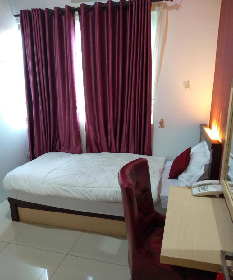 D&D Guest House & Cafe Syariah Medan Dış mekan fotoğraf